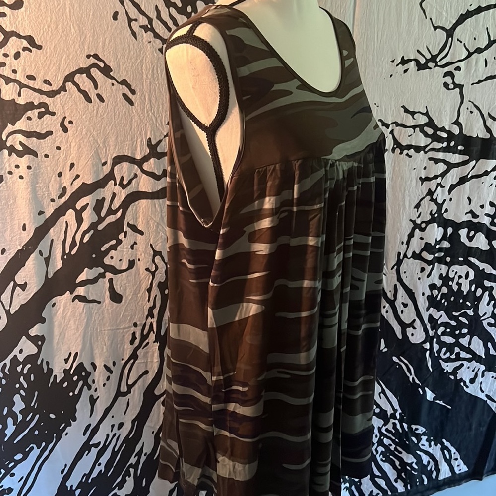 Green camo tank top. - Picture 3 of 4